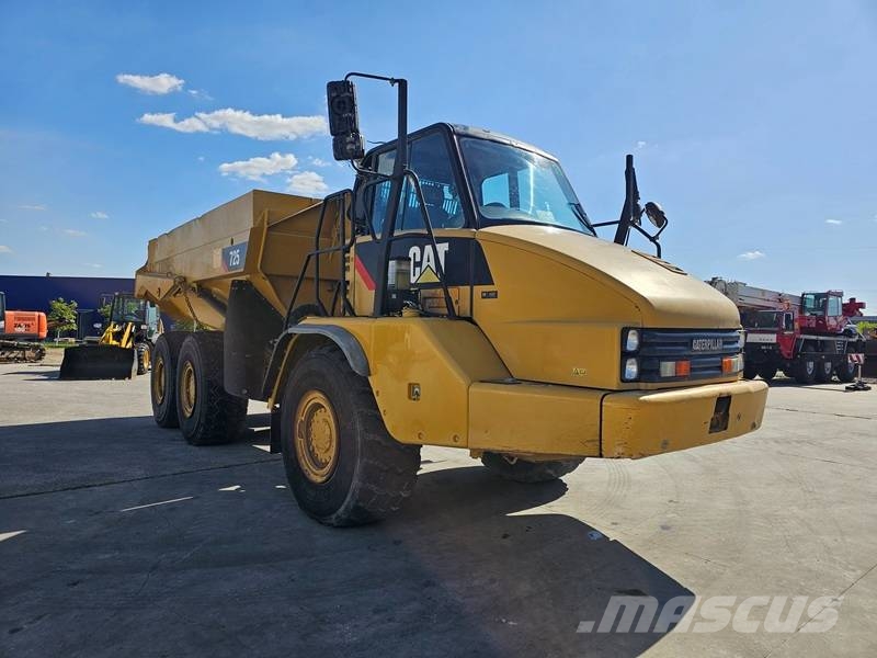 CAT 725 Зчленовані самоскиди