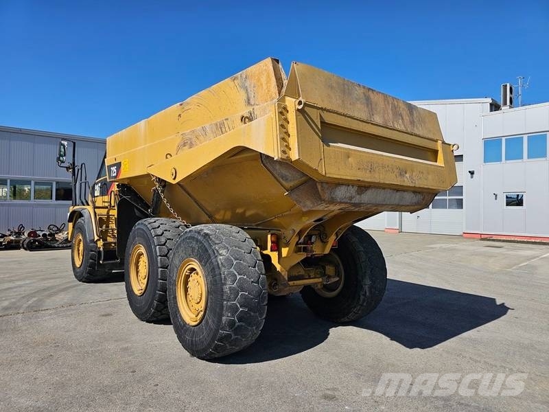 CAT 725 Зчленовані самоскиди