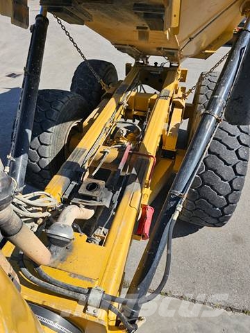 CAT 725 Зчленовані самоскиди