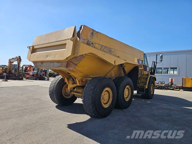 CAT 725 Зчленовані самоскиди