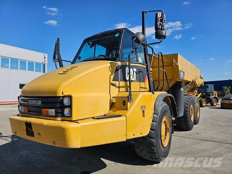 CAT 725 Зчленовані самоскиди