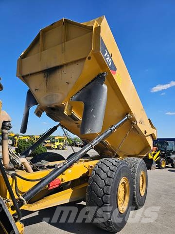 CAT 725 Зчленовані самоскиди