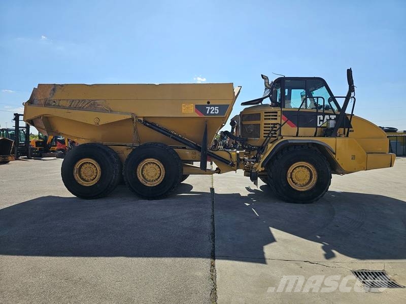CAT 725 Зчленовані самоскиди