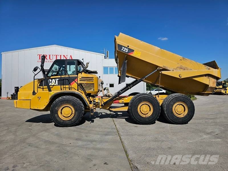 CAT 725 Зчленовані самоскиди