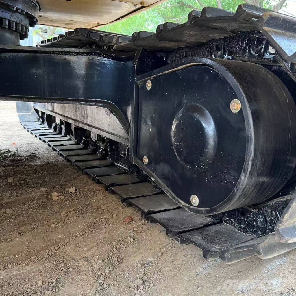 CAT 323D2 Gravemaskiner på larvebånd