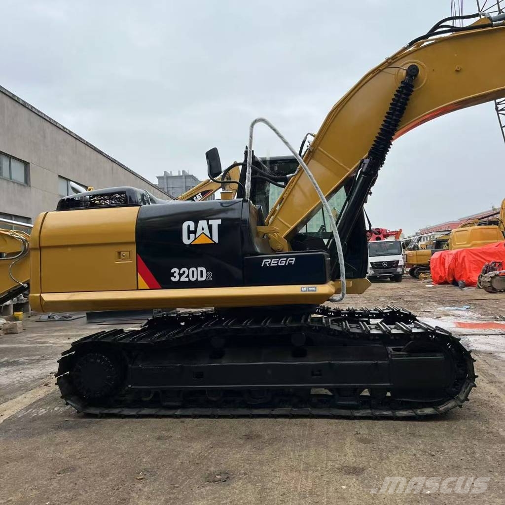 CAT 323D2 Gravemaskiner på larvebånd