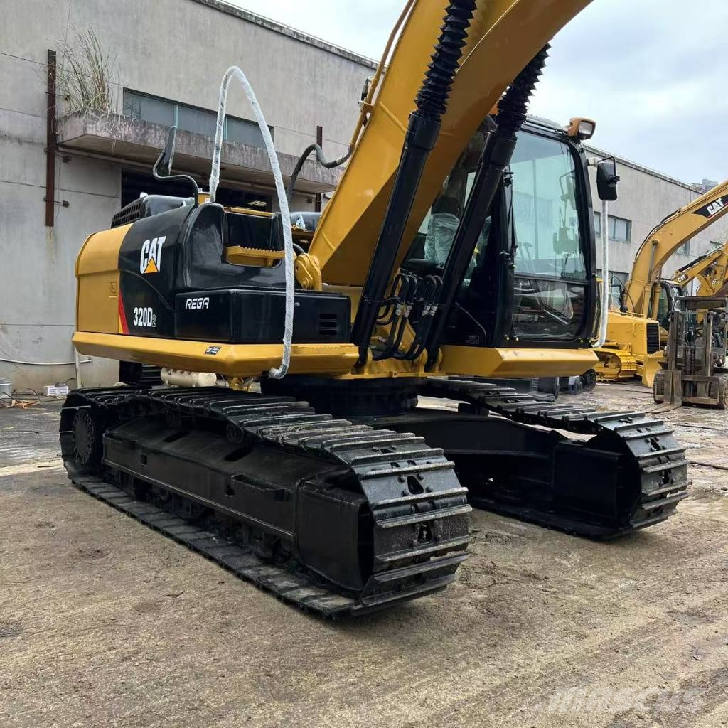 CAT 323D2 Gravemaskiner på larvebånd