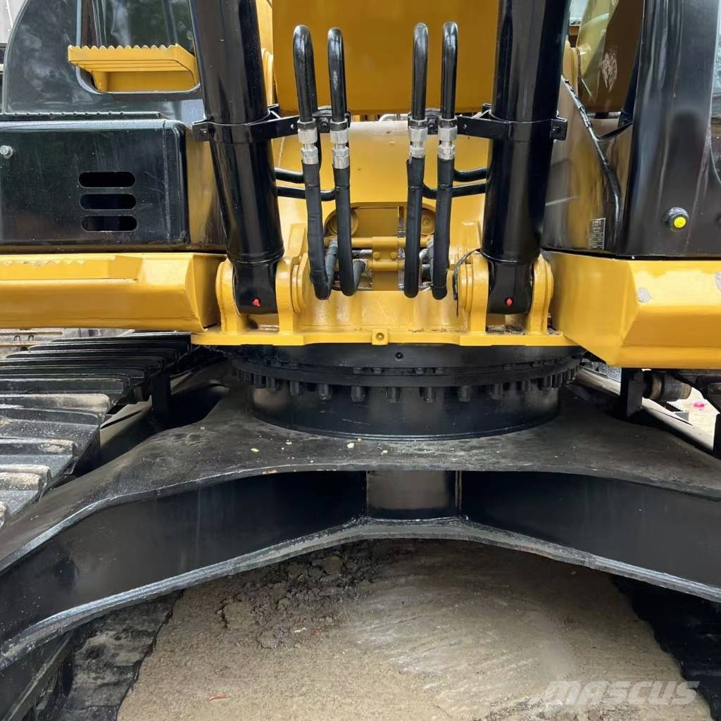 CAT 323D2 Gravemaskiner på larvebånd