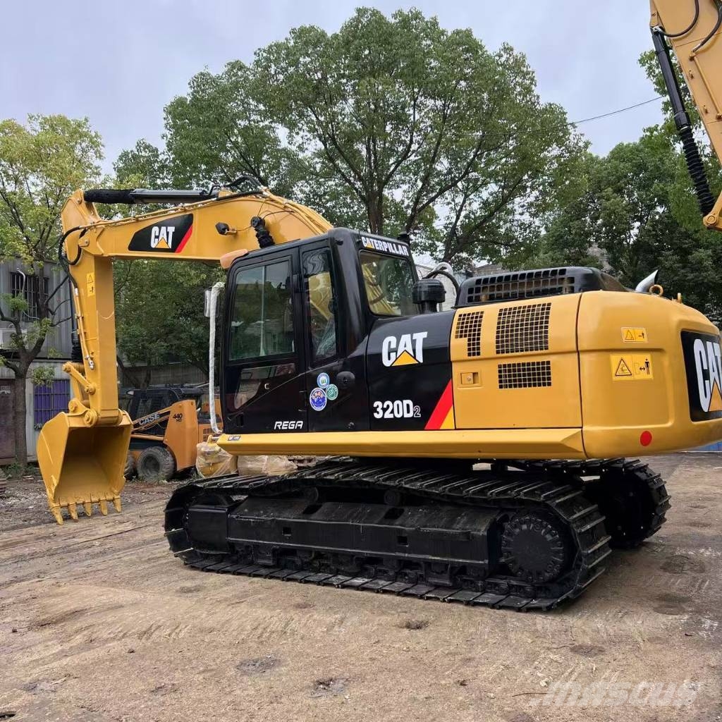 CAT 323D2 Gravemaskiner på larvebånd