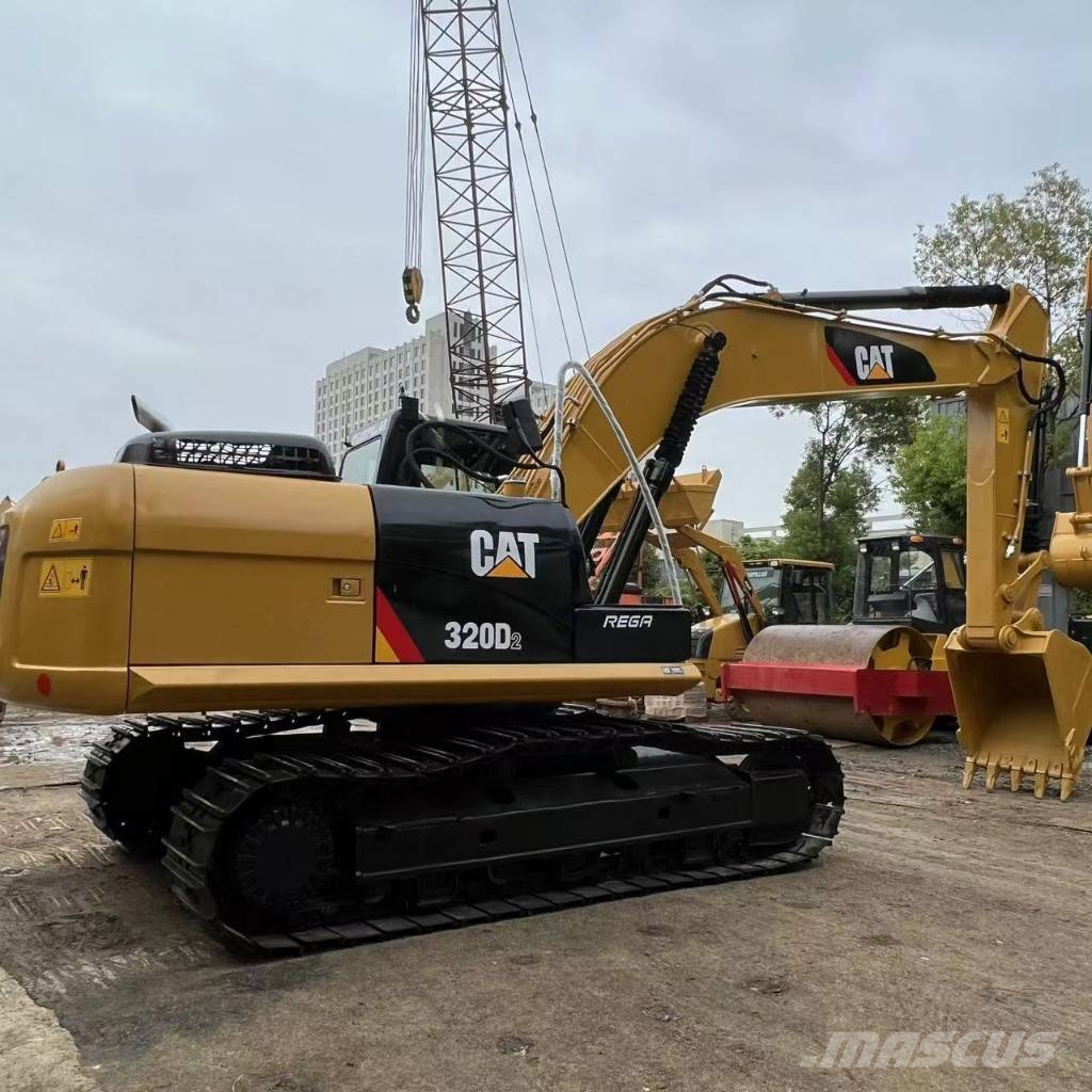 CAT 323D2 Gravemaskiner på larvebånd