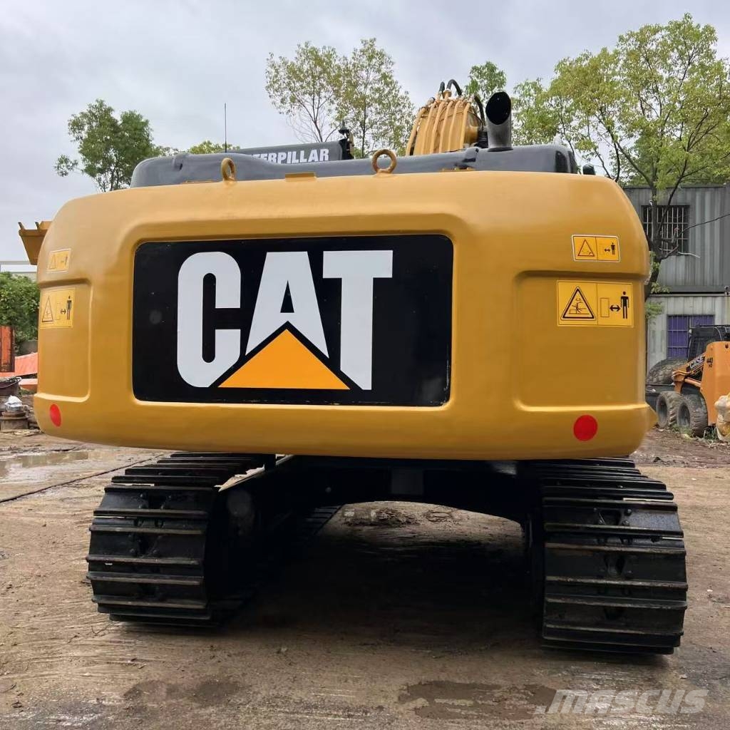 CAT 323D2 Gravemaskiner på larvebånd