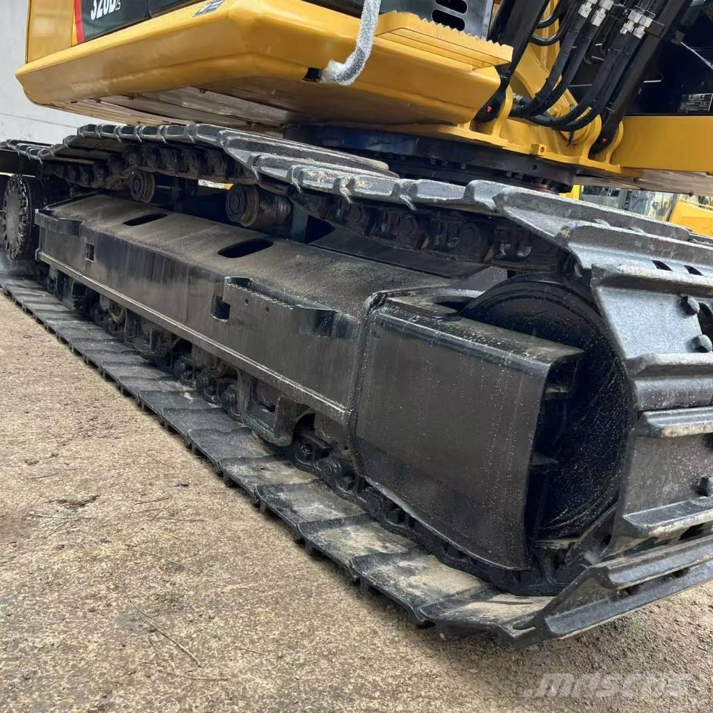 CAT 323D2 Gravemaskiner på larvebånd