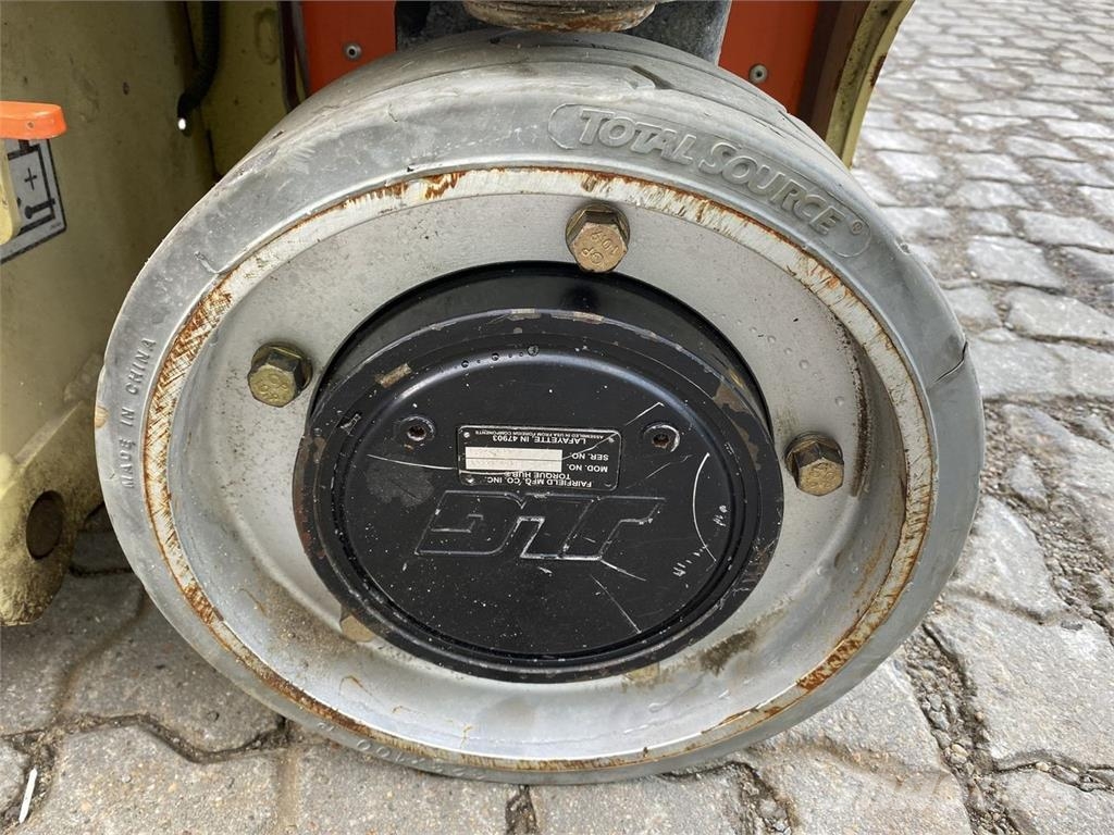 JLG 1230ES Henkilönostimet ja nostolaitteet