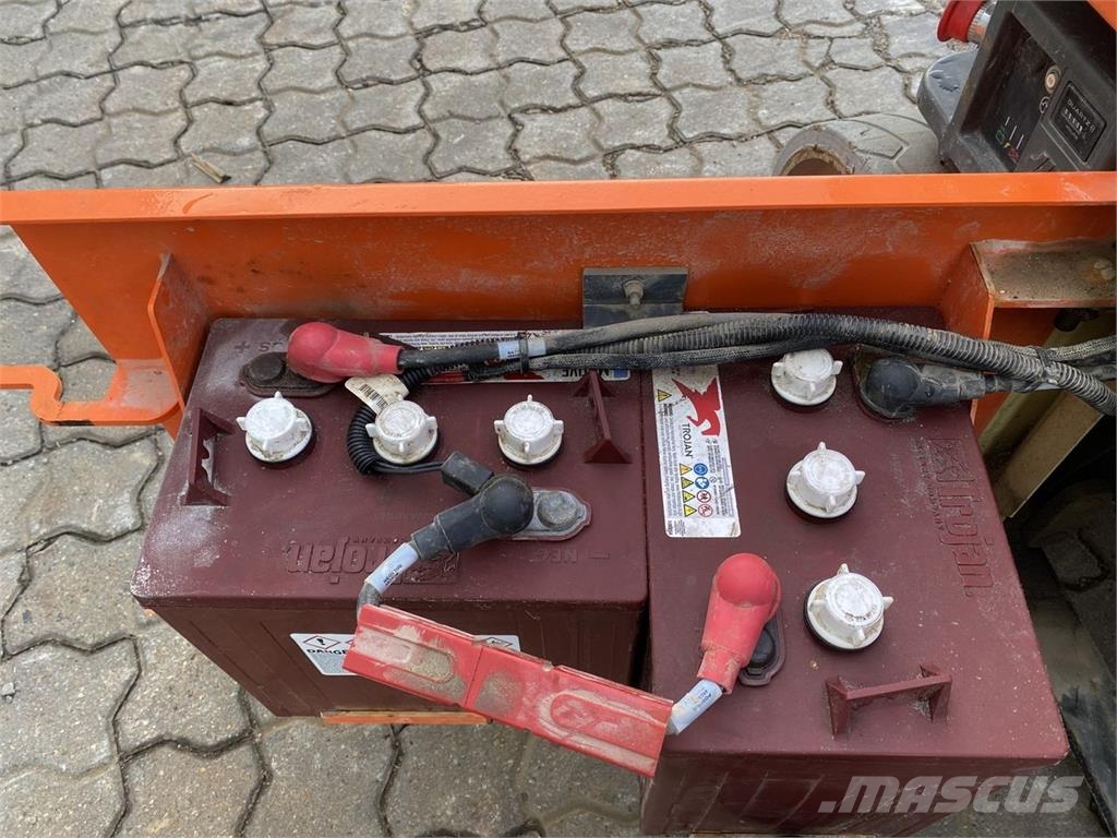 JLG 1230ES Henkilönostimet ja nostolaitteet