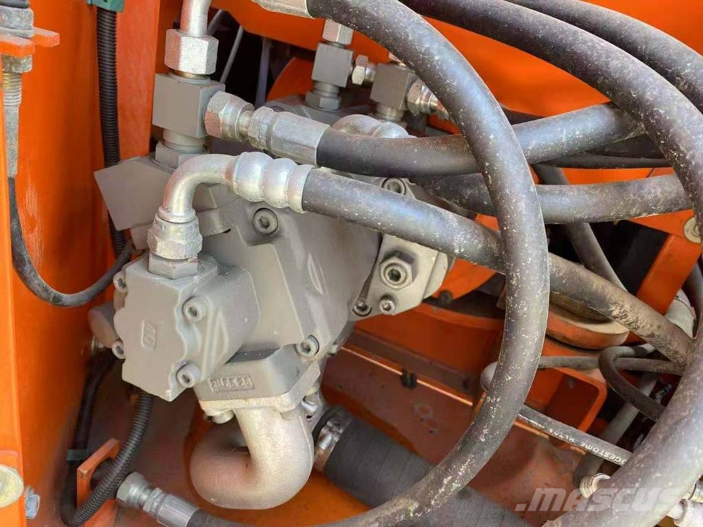 Hitachi ZX 70 중형굴삭기 7톤-28톤