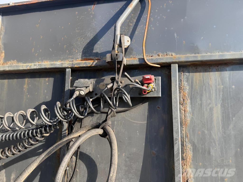 Istrail 3-AXEL + STEERING AXEL Mélybölcsős félpótkocsik
