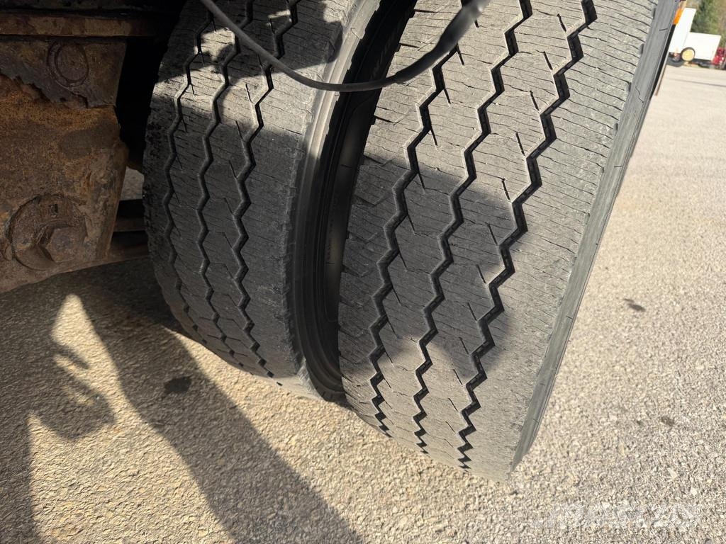 Istrail 3-AXEL + STEERING AXEL Mélybölcsős félpótkocsik