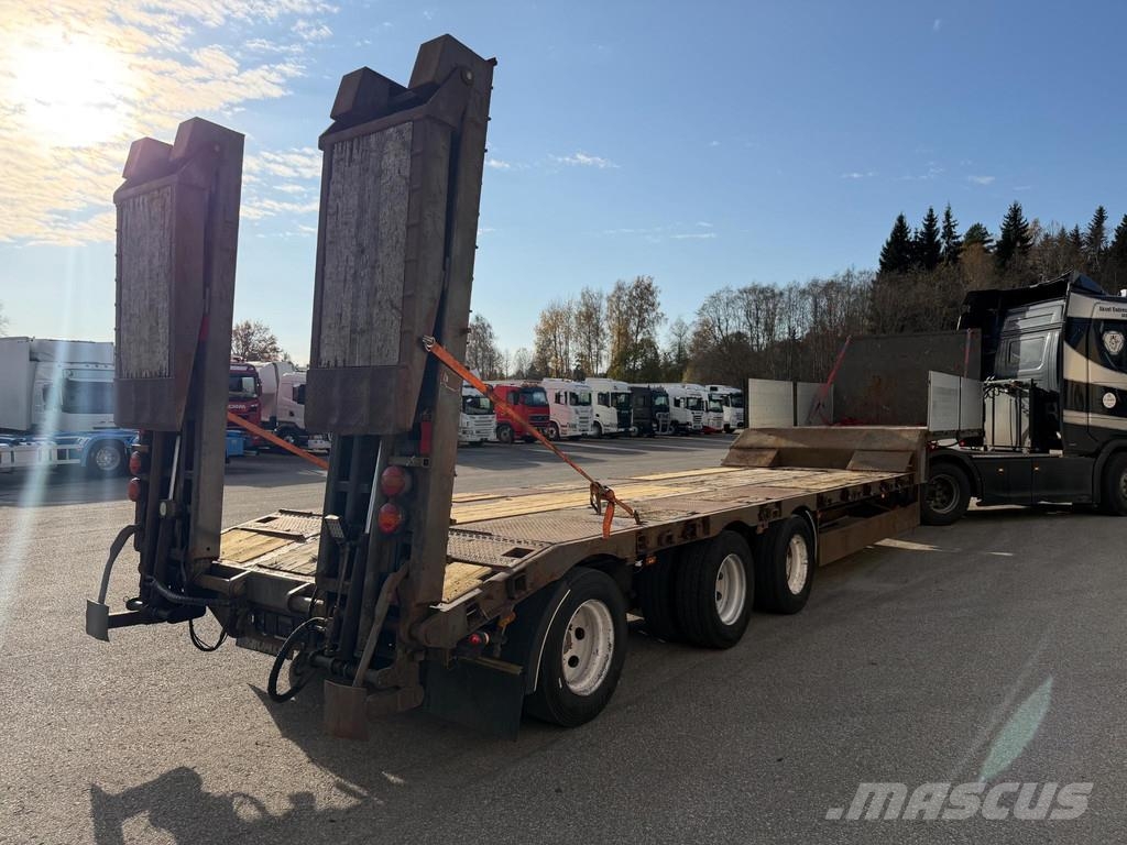 Istrail 3-AXEL + STEERING AXEL Mélybölcsős félpótkocsik