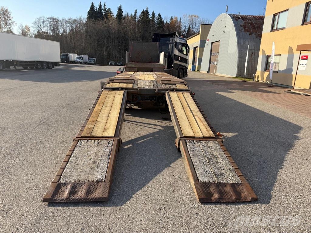 Istrail 3-AXEL + STEERING AXEL Mélybölcsős félpótkocsik