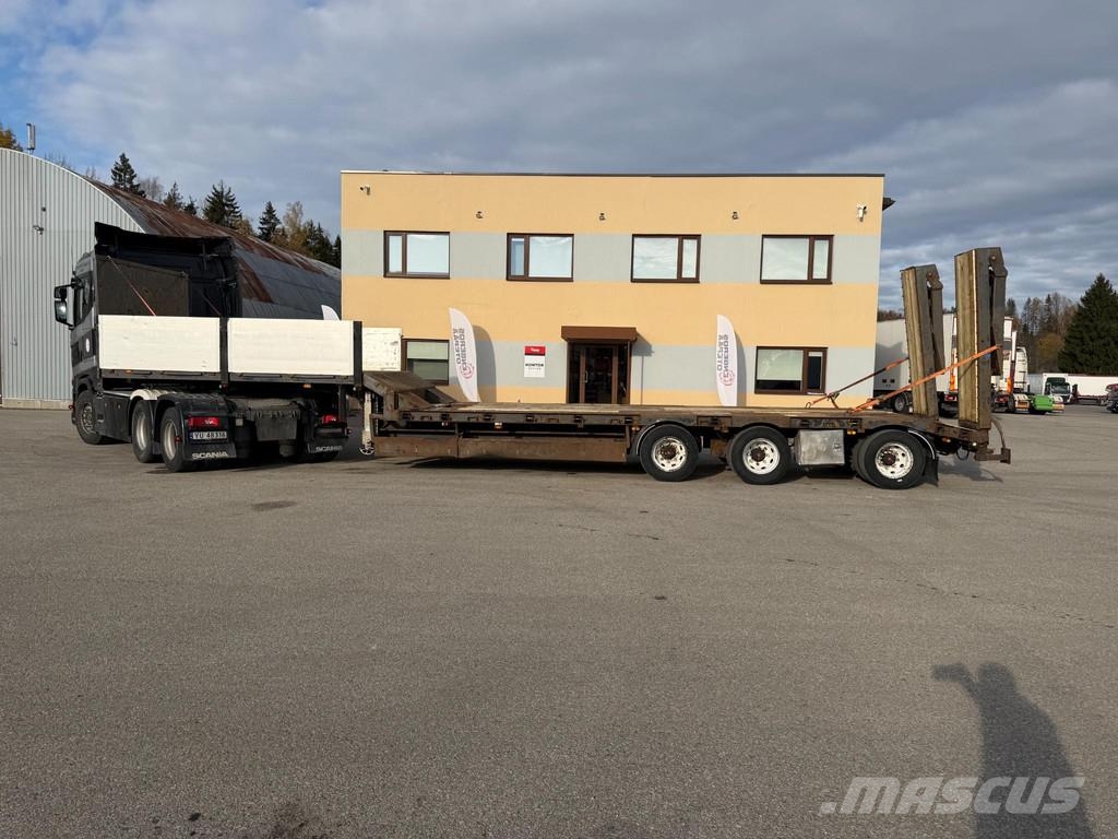 Istrail 3-AXEL + STEERING AXEL Mélybölcsős félpótkocsik