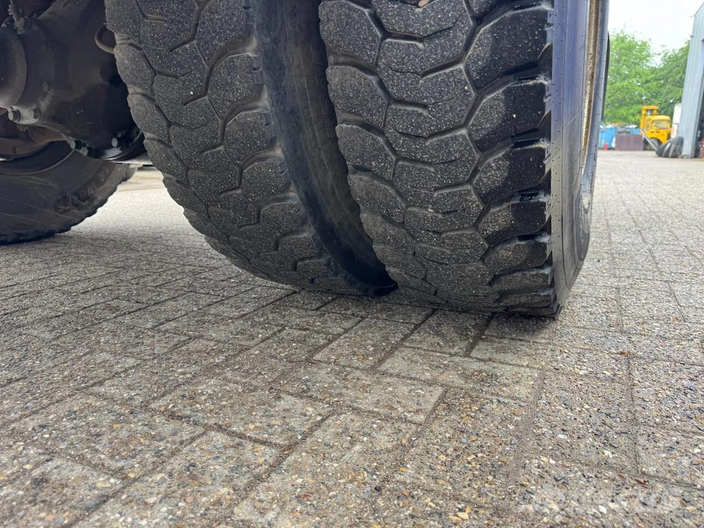 Iveco Eurotech **190E27-TIPPER + FASSI F110A.21** Savivarčių priekabų vilkikai