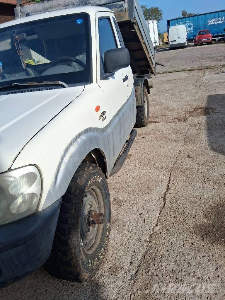 Mahindra MAHINDRA  S5 TX 4 BU CON RIBALTABILE TRILATERALE شاحنات ذات هيكل صندوقي