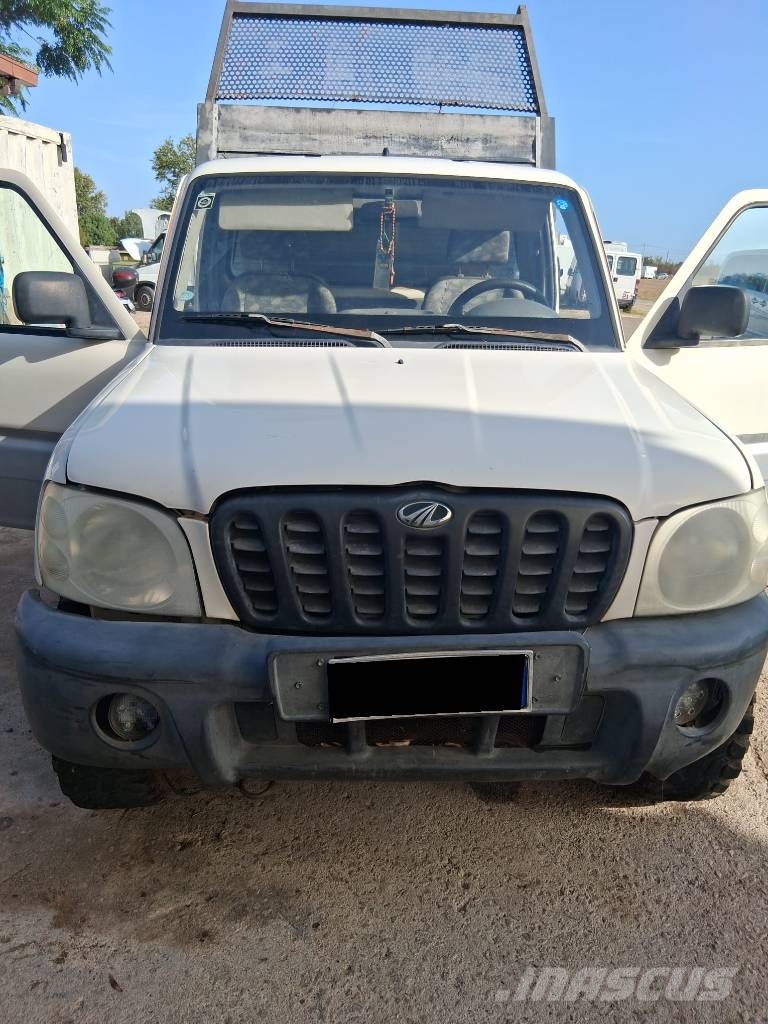 Mahindra MAHINDRA  S5 TX 4 BU CON RIBALTABILE TRILATERALE شاحنات ذات هيكل صندوقي