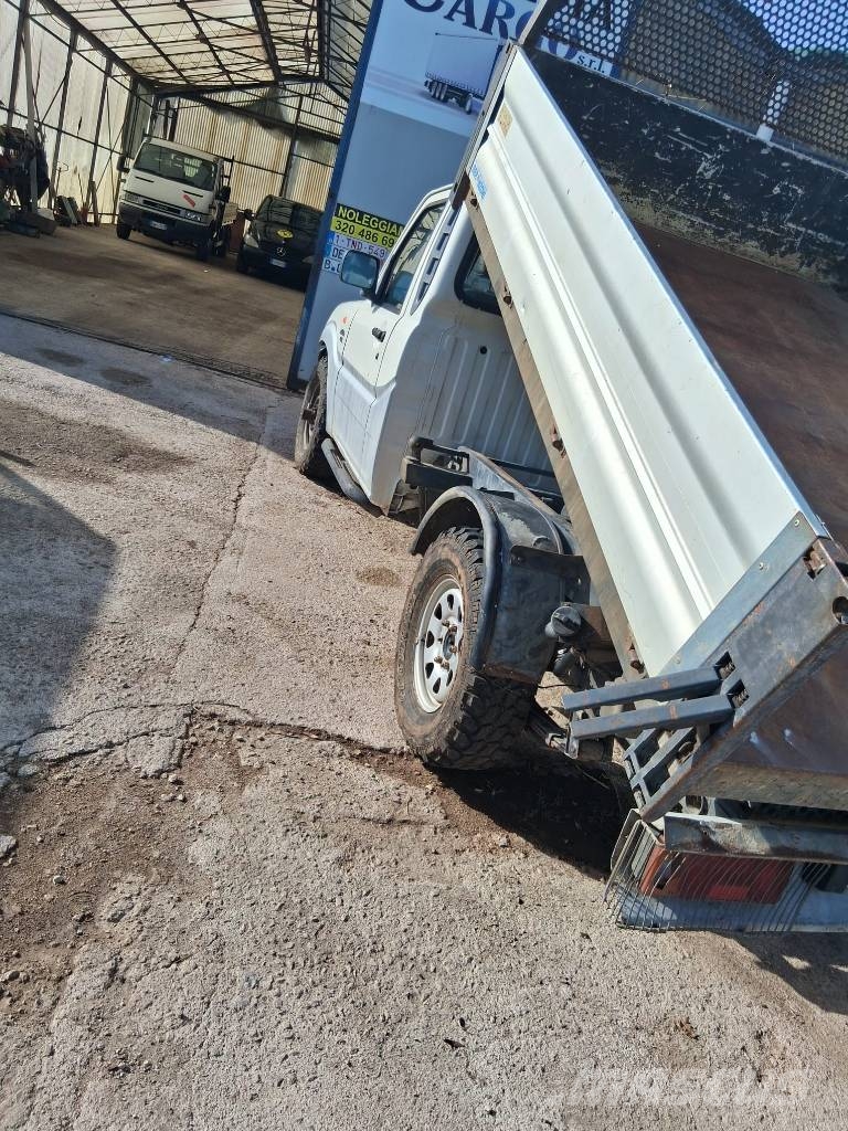 Mahindra MAHINDRA  S5 TX 4 BU CON RIBALTABILE TRILATERALE شاحنات ذات هيكل صندوقي