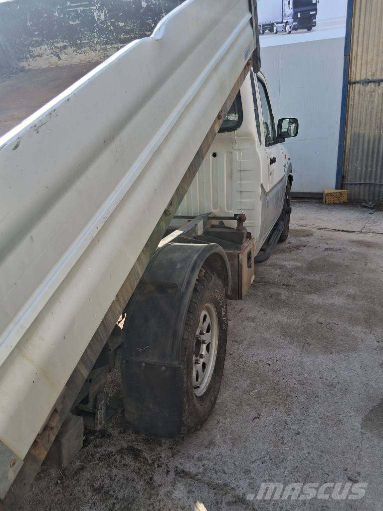 Mahindra MAHINDRA  S5 TX 4 BU CON RIBALTABILE TRILATERALE شاحنات ذات هيكل صندوقي