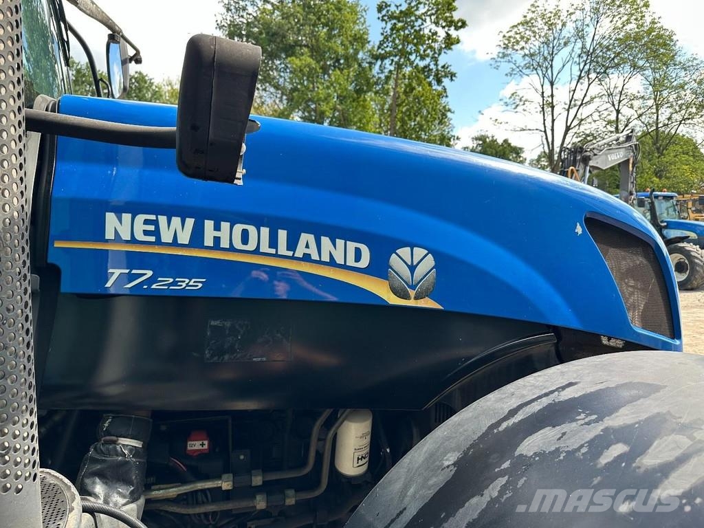 New Holland T7.235 Power Command Traktorid