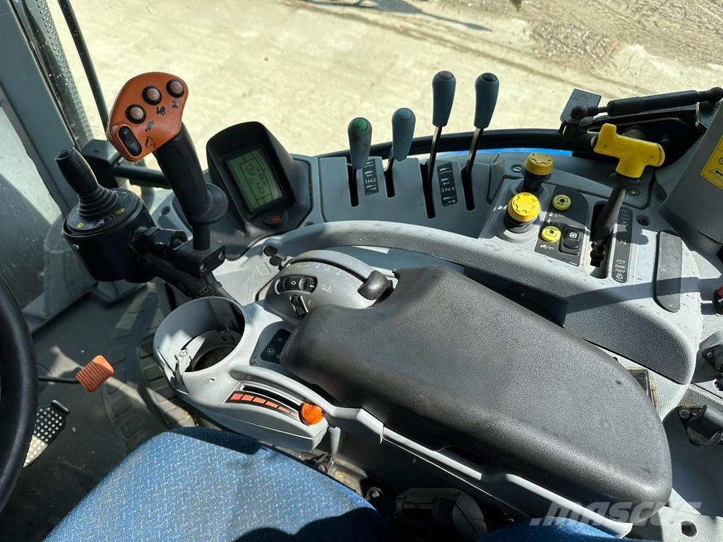New Holland T7.235 Power Command Traktorid