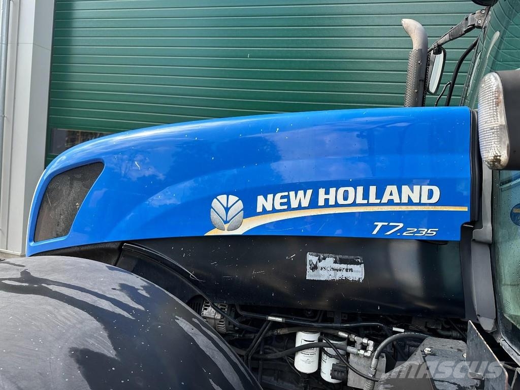 New Holland T7.235 Power Command Traktorid