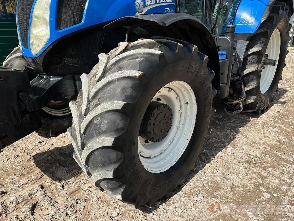 New Holland T7.235 Power Command Traktorid