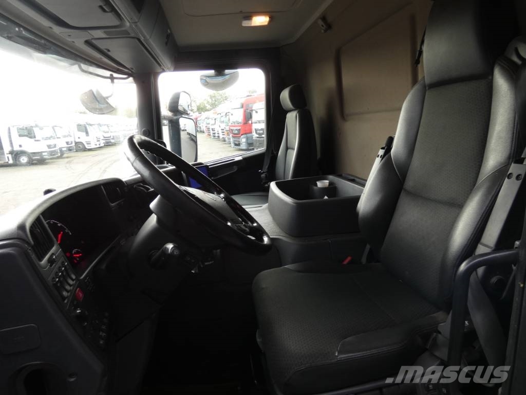 Scania P 250 Pritschenwagen/Pritschenwagen mit Seitenklappe