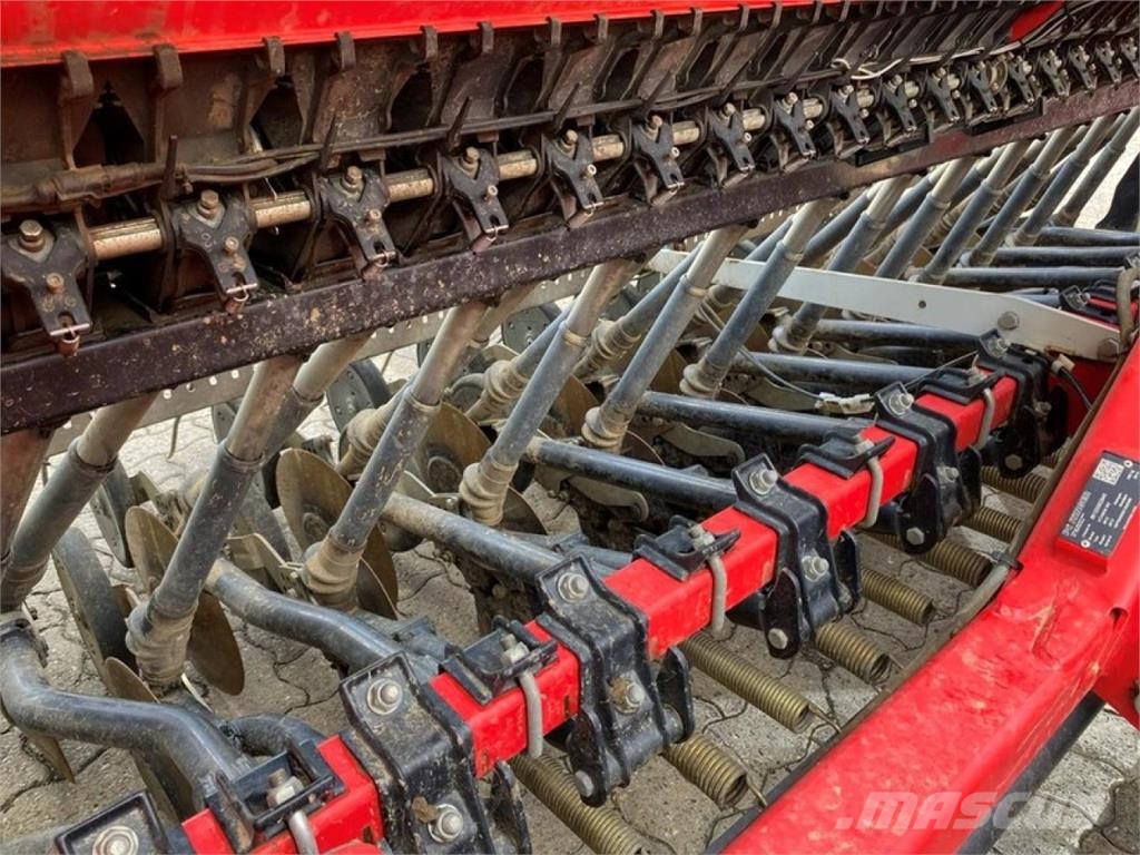 Pöttinger VITASEM 302 + MASCHIO DMR 3000 コンビネーションドリル