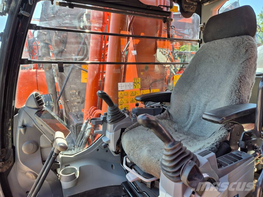 Hitachi ZX 250 LC N-7 Rupsgraafmachines