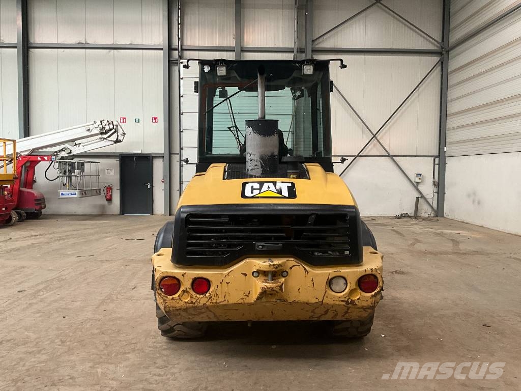 CAT 908 H لوادر بعجل