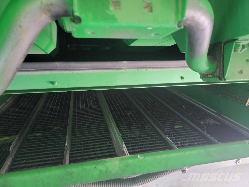 John Deere T 670 i 4x4 Combine harvesters