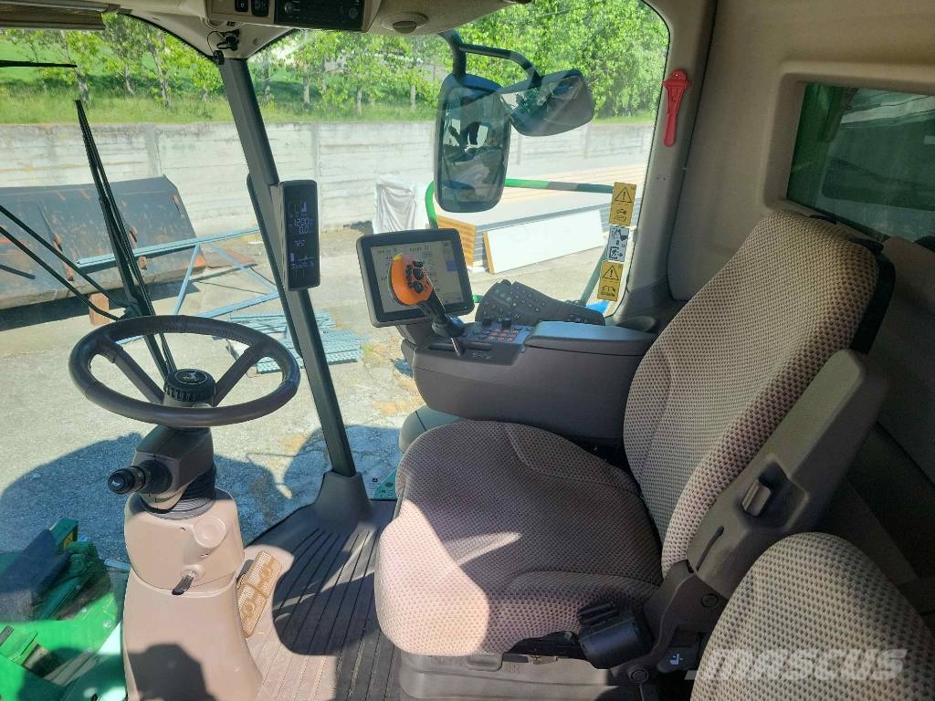 John Deere T 670 i 4x4 Combine harvesters