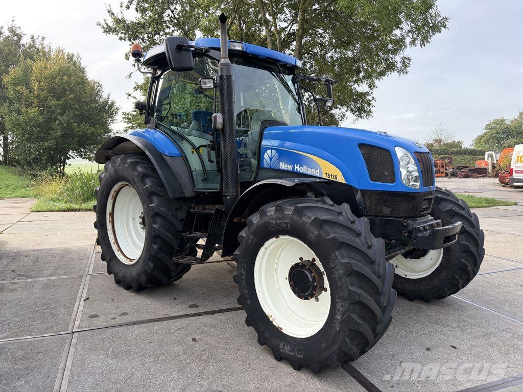 New Holland TS135A Tractoren