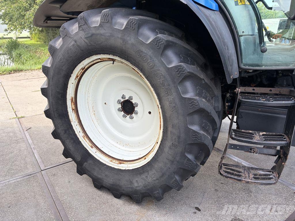 New Holland TS135A Tractoren