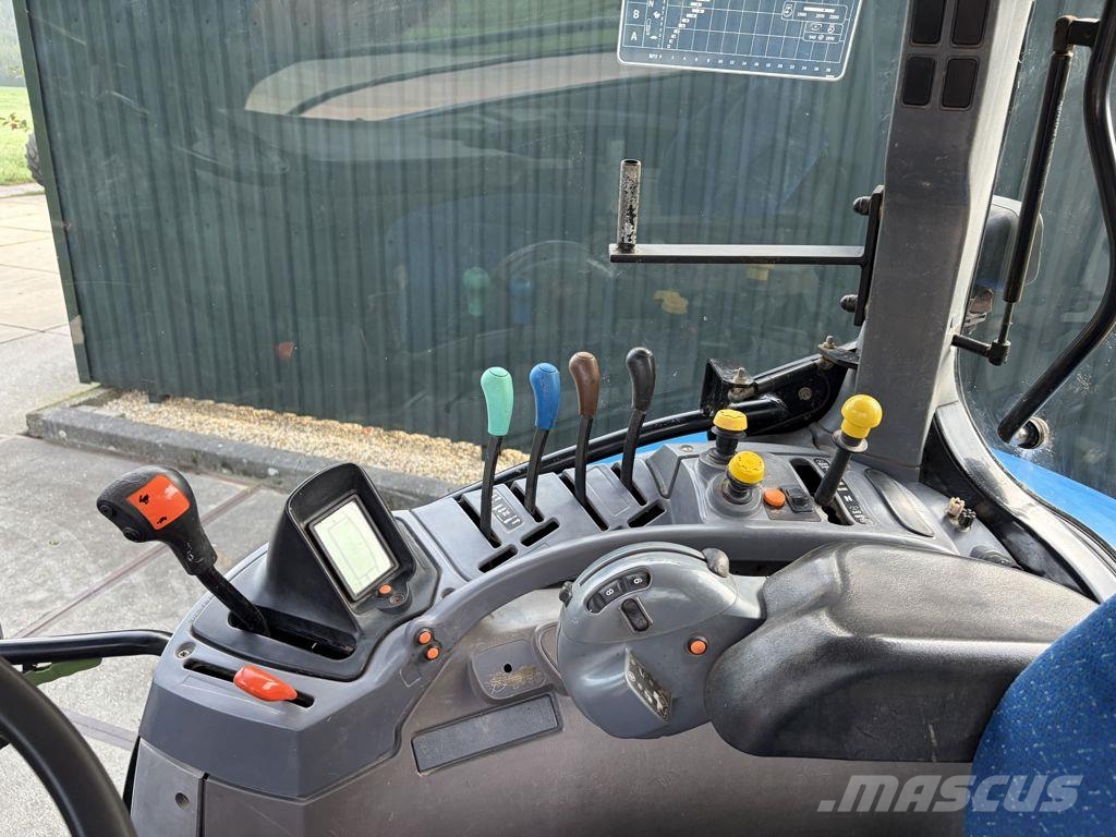 New Holland TS135A Tractoren