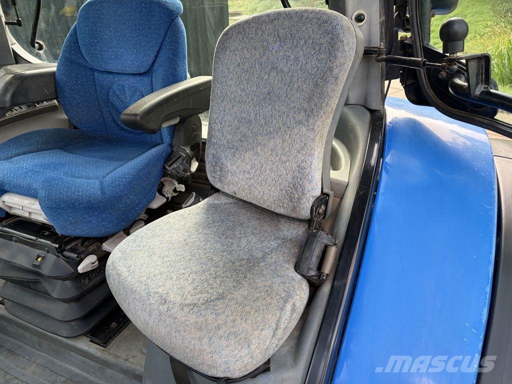 New Holland TS135A Tractoren