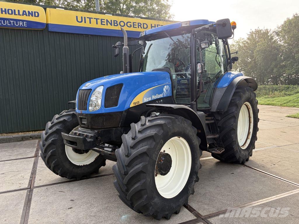 New Holland TS135A Tractoren