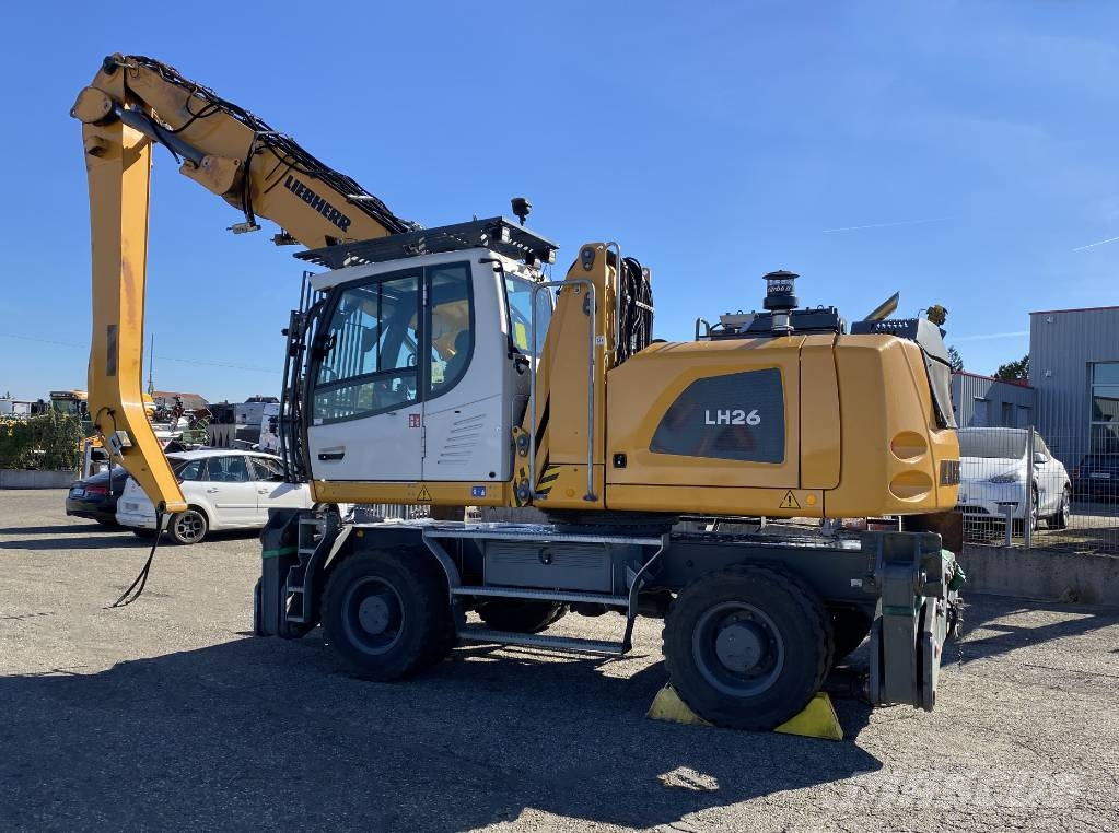 Liebherr LH 26 M Industry-Litronic endommagée Pelle sur pneus