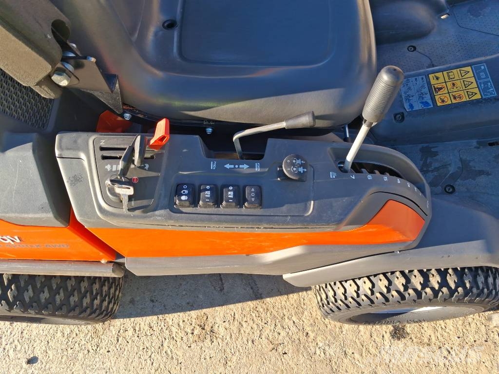 Husqvarna R420TSX AWD Samochodné kosačky