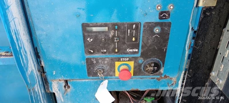 Genie GS4390 - 15,11m, diesel, 4x4 Ножничные подъемники