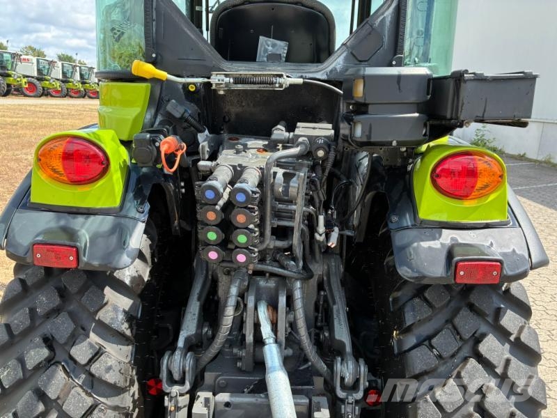 CLAAS NEXOS 220 S Τρακτέρ
