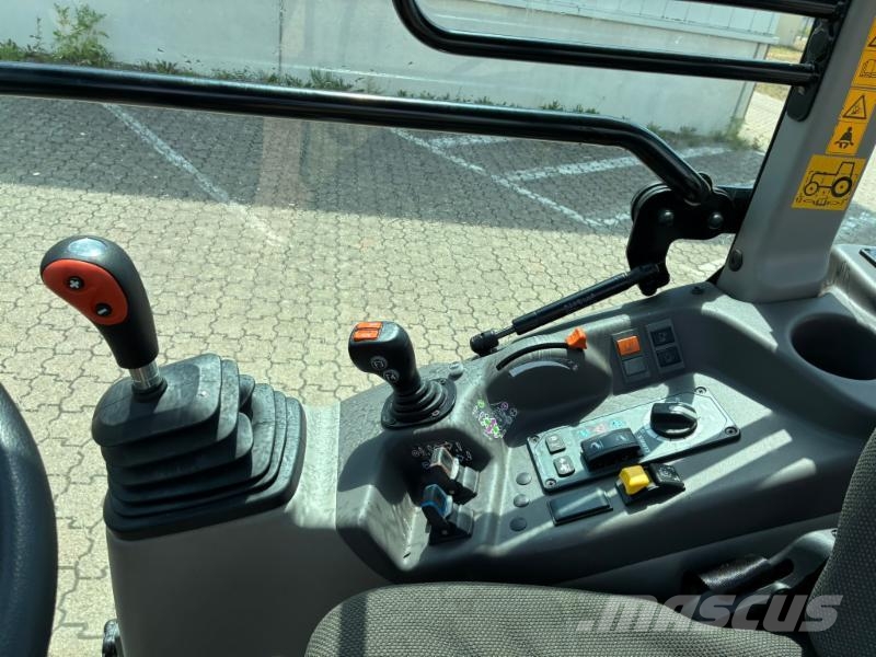 CLAAS NEXOS 220 S Τρακτέρ
