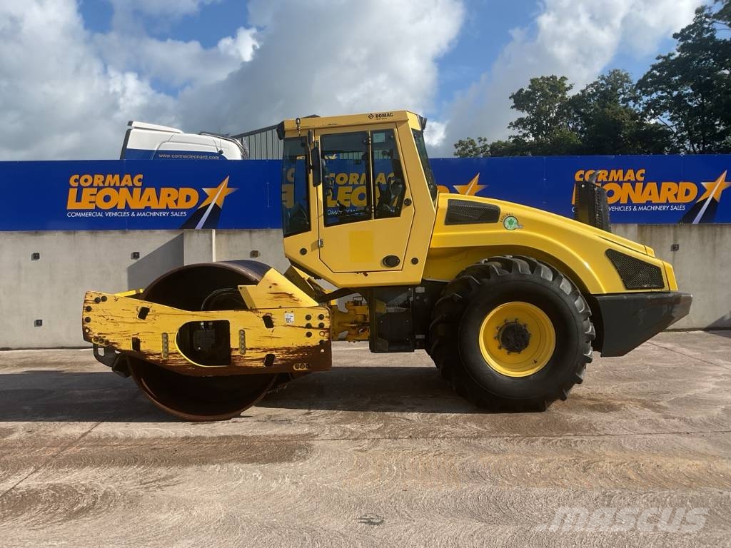 Bomag BW 213 D H-4 i ضاغطات التربة